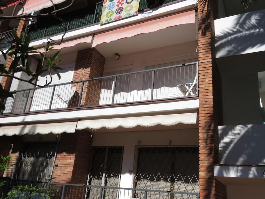 Coqueto Alojamiento Con Banera De Hidromasaje Apartamento Tarragona Exterior foto