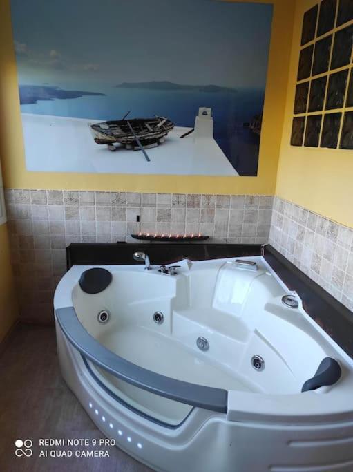 Coqueto Alojamiento Con Banera De Hidromasaje Apartamento Tarragona Exterior foto