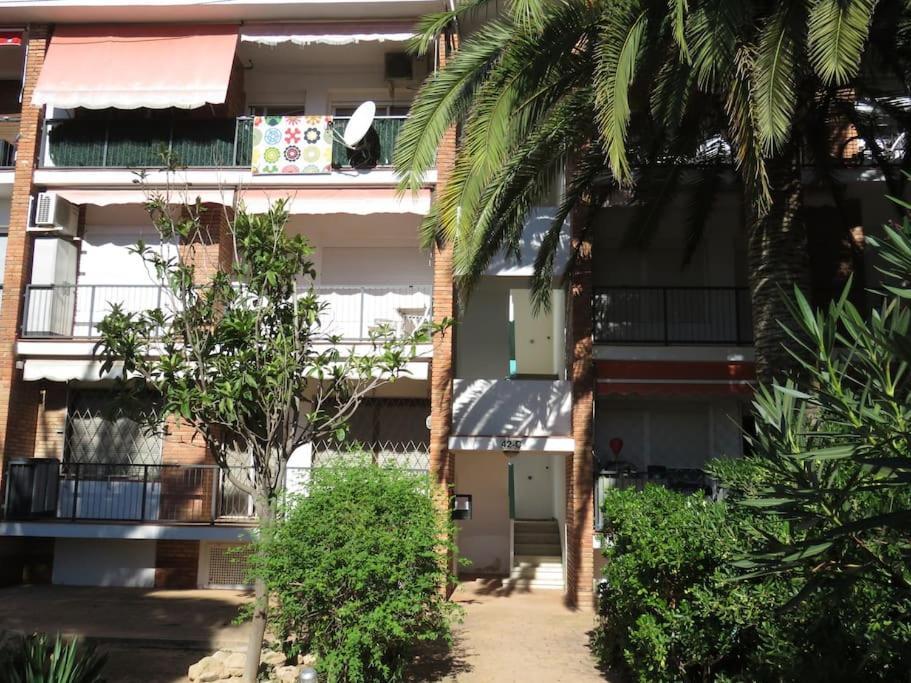 Coqueto Alojamiento Con Banera De Hidromasaje Apartamento Tarragona Exterior foto