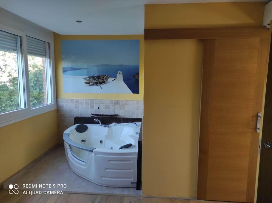 Coqueto Alojamiento Con Banera De Hidromasaje Apartamento Tarragona Exterior foto